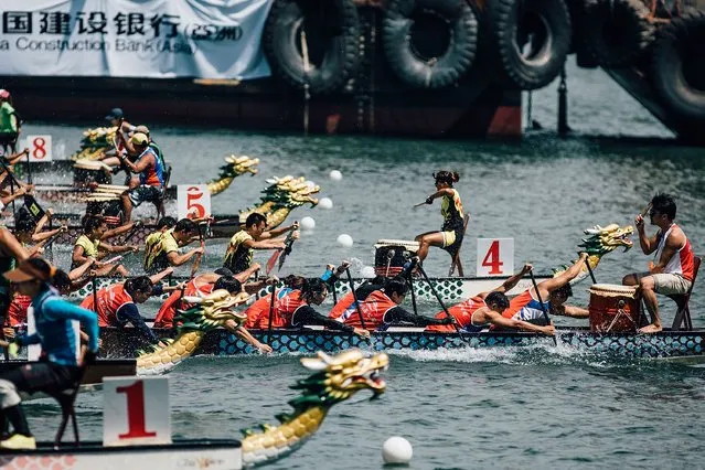 Competitors paddle their boats during the Hong Kong Dragon Boat Carnival Race on July 5, 2015 in Hong Kong, Hong Kong. (Photo by Taylor Weidman/Getty Images for Hong Kong Images)