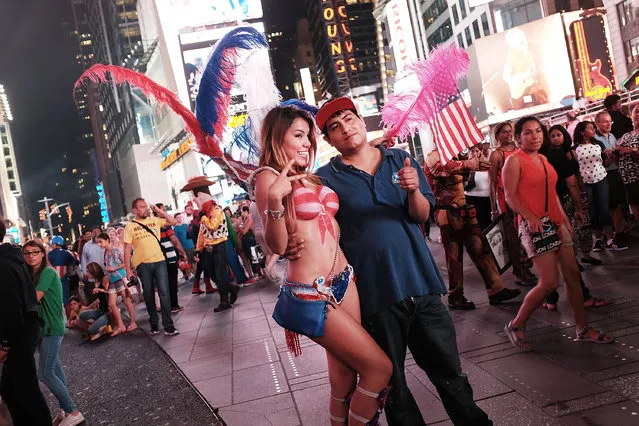 A semi-nude model poses for a photo in Times Square on August 19, 2015 in New York City. (Photo by Spencer Platt/Getty Images)