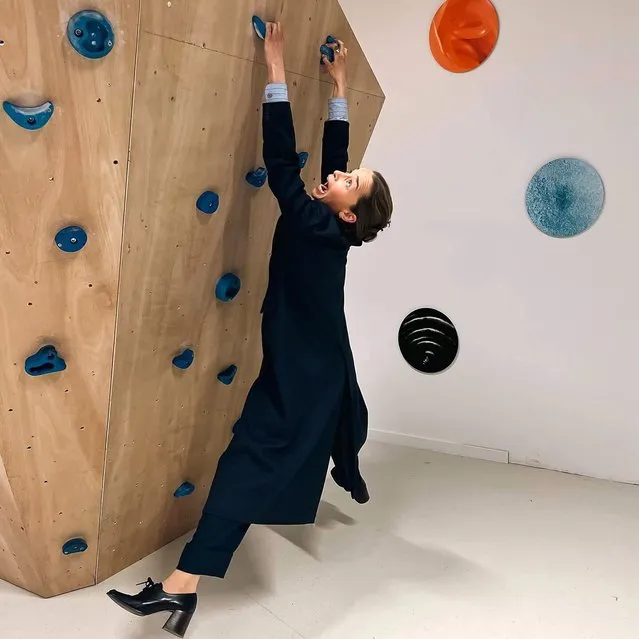 English actress Emilia Clarke attempts to climb a rock wall in heels in the first decade of May 2022. (Photo by emilia_clarke/Instagram)
