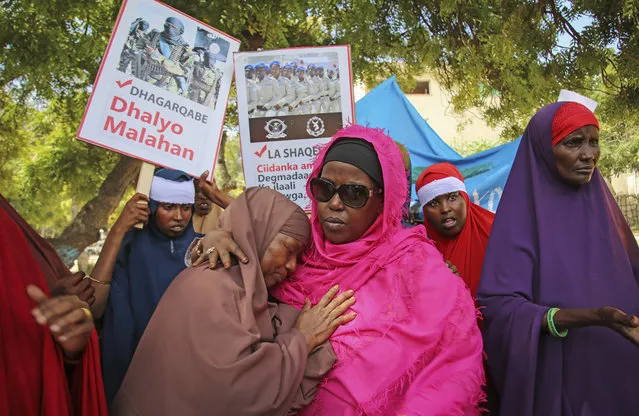 Somali women protest in memory of their relatives who died in Saturday's truck bombing which killed at least 78 people, during a protest to show solidarity with them and against such attacks, in the capital Mogadishu, Somalia, Thursday, January 2, 2020. Placards in Somali read “Evil-doers are not our sons” and “Collaborate with the security forces”. (Photo by AP Photo/Stringer)