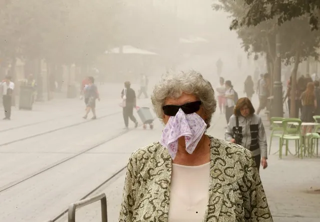 A pedestrian walks with a covered face during a sandstorm in Jerusalem September 8, 2015. (Photo by Ammar Awad/Reuters)