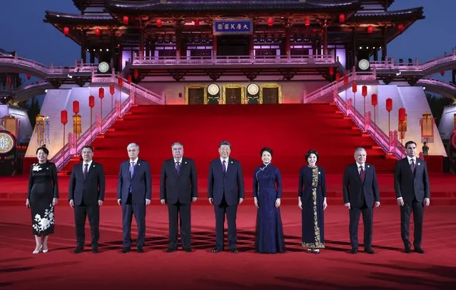 In this photo released by China's Xinhua News Agency, Chinese President Xi Jinping, center, and his wife Peng Liyuan, forth right, pose for a photo with Central Asian leaders at the Ziyun Tower in Xi'an in northwester China's Shaanxi Province, Thursday, May 18, 2023. Chinese leader Xi Jinping promised to build more railway and other trade links with Central Asia and proposed jointly developing oil and gas sources at a meeting Friday with the region's leaders that highlighted Beijing's growing influence. (Photo by Ding Haitao/Xinhua via AP Photo)