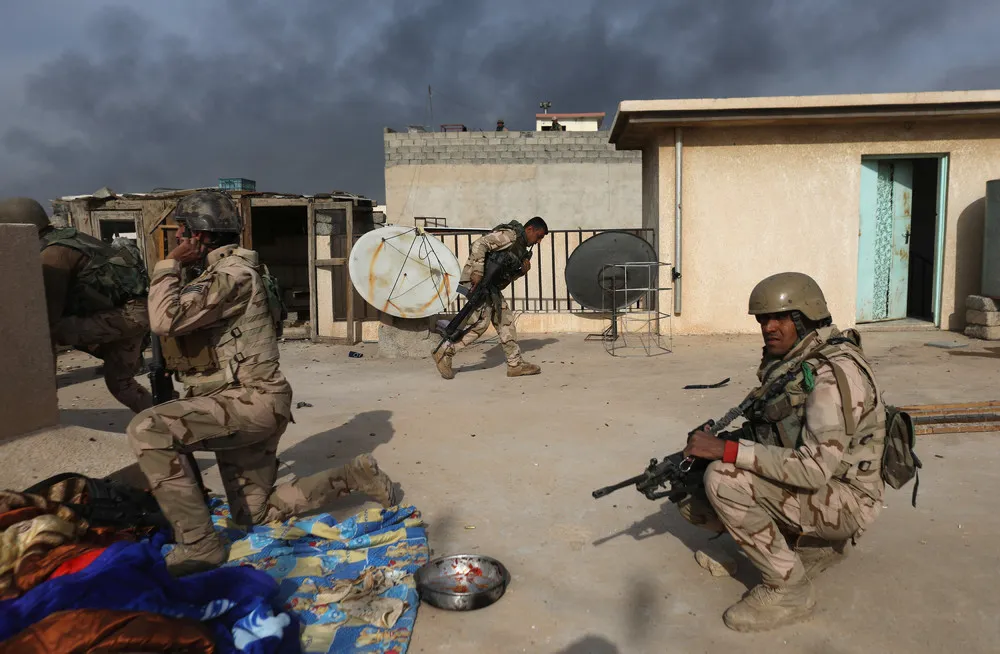 Iraqi Forces Push into Mosul