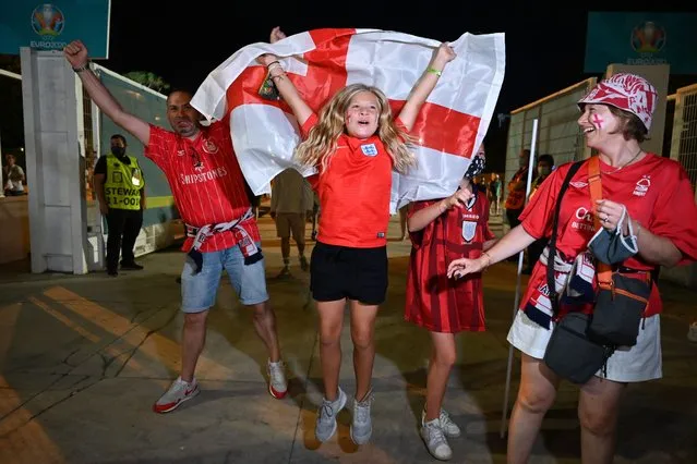 England's fans celebrate their team's victory at the end of the UEFA EURO 2020 quarter-final football match between England and Ukraine, in front of the Olympic Stadium in Rome, on July 3, 2021. (Photo by Andreas Solaro/AFP Photo)