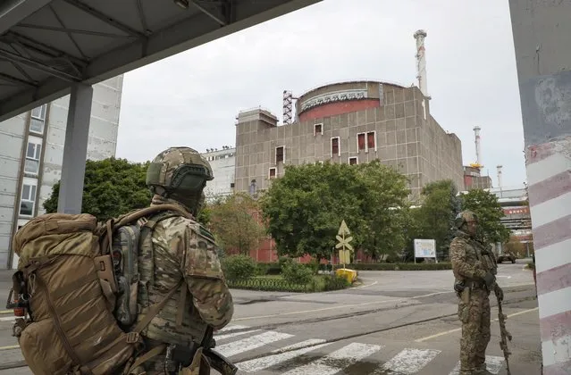 A picture taken during a visit organised by the Russian military shows Russian servicemen guard on the territory of the Zaporizhzhia Nuclear Power Plant in Enerhodar, southeastern Ukraine, 01 September 2022. During several hours of work at the Zaporizhzhia NPP, the IAEA mission received key information about the situation at the nuclear power plant with explanations from the personnel, said Rafael Grossi, head of the IAEA delegation. Zaporizhzhia Nuclear Power Plant in Enerhodar is the largest nuclear power plant in Europe with six power units. The first was put into operation in December 1984, the sixth in October 1995. According to the authorities, recently only the fifth and sixth power units have been operating at 60 percent and 80 percent, respectively, including ongoing supplies to Ukraine. (Photo by Yuri Kochetkov/EPA/EFE)