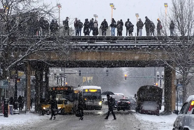 Commuters wait for a train as snow falls Monday, January 28, 2019, in Chicago. The plunging temperatures expected later this week that have forecasters especially concerned. Wind chills could dip to negative 55 degrees in northern Illinois, which the National Weather Service calls “possibly life threatening”. (Photo by Kiichiro Sato/AP Photo)