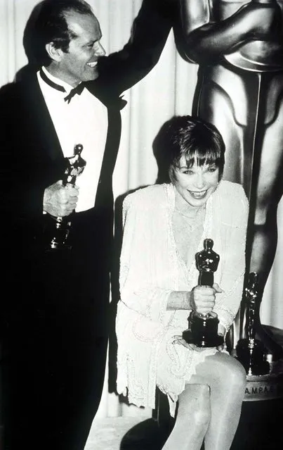Actors Jack Nicholson and Shirley MacLaine joking around whith their Oscar statuettes, which they both won for the film “Terms of Endearment”, at the 56th Academy Awards, Los Angeles, April 9th 1984. (Photo by Fotos International/Archive Photos/Getty Images)