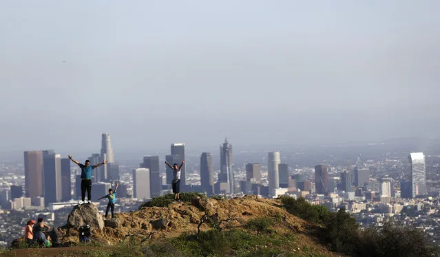 People pose in Griffith Park with the downtown skyline in the background in Los Angeles, California March 14, 2016. (Photo by Mario Anzuoni/Reuters)