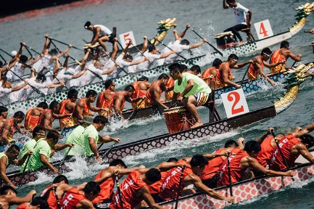 Competitors paddle their boats during the Hong Kong Dragon Boat Carnival Race on July 5, 2015 in Hong Kong, Hong Kong. (Photo by Taylor Weidman/Getty Images for Hong Kong Images)