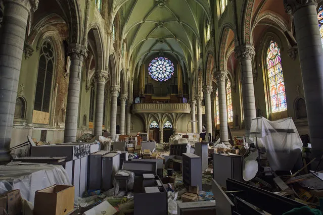 Discarded belongs inside a church, Pennsylvania. Barter found churches filled with junk and hotels where no-one had disturbed the dust for decades. (Photo by Daniel Barter/Caters News)