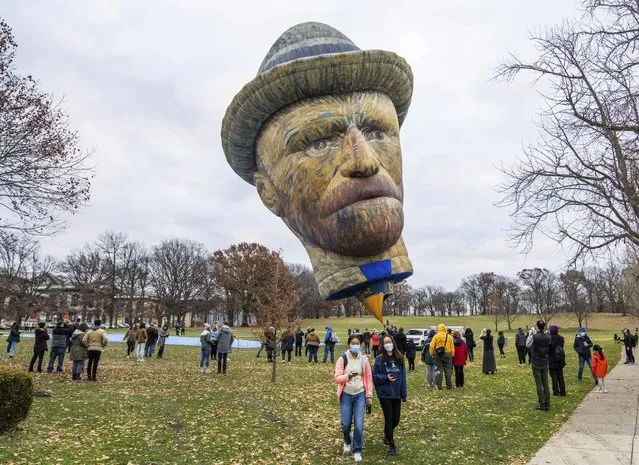 Lighthouse Immersive's 92-foot-tall Vincent van Gogh hot air balloon floats on Flagstaff Hill on Friday, December 10, 2021, in the Oakland neighborhood of Pittsburgh. The balloon was brought to the city to promote the Immersive Van Gogh Pittsburgh exhibit on the North Side. (Photo by Andrew Rush/Pittsburgh Post-Gazette via AP Photo)
