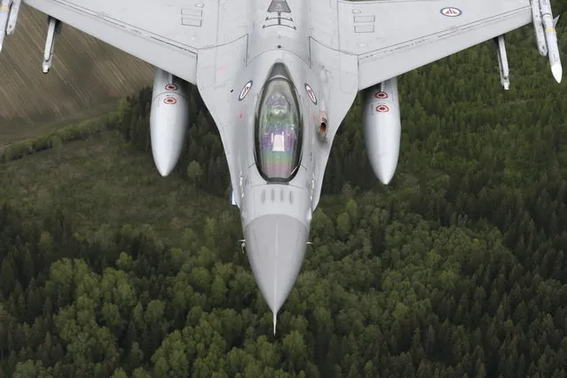 A Norwegian Air Force F-16 fighter plane patrols over the Baltics during a NATO air policing mission from Zokniai air base near Siauliai, Lithuania, May 20, 2015. (Photo by Ints Kalnins/Reuters)