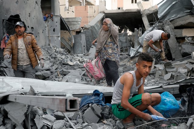 Palestinians inspect the site of an Israeli strike on a house in Khan Younis in the southern Gaza Strip on April 1, 2025. (Photo by Hatem Khaled/Reuters)