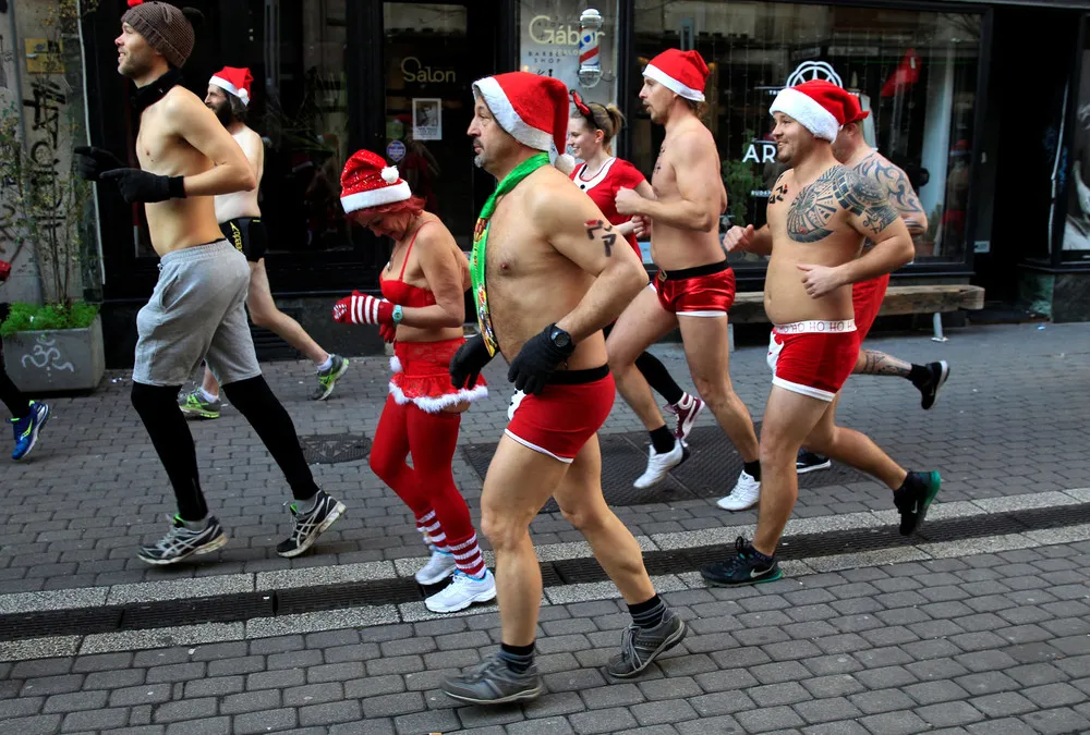 Santas make a Run