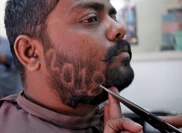 A man has his beard trimmed to show number 2018 to welcome the New Year inside a barbershop in Ahmedabad, India, December 29, 2017. (Photo by Amit Dave/Reuters)
