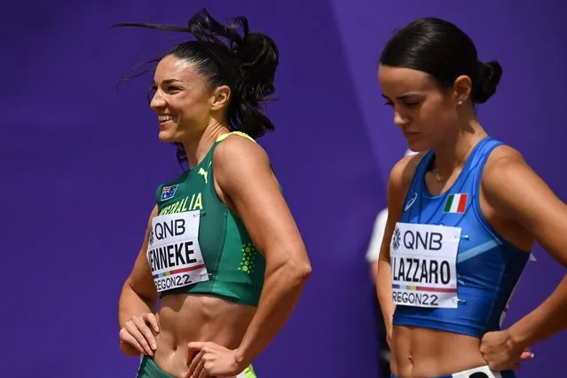 Australia's Michelle Jenneke (L) and Italy's Elisa Maria Di Lazzaro prepare to compete in the women's 100m hurdles heats during the World Athletics Championships at Hayward Field in Eugene, Oregon on July 23, 2022. (Photo by Ben Stansall/AFP Photo)