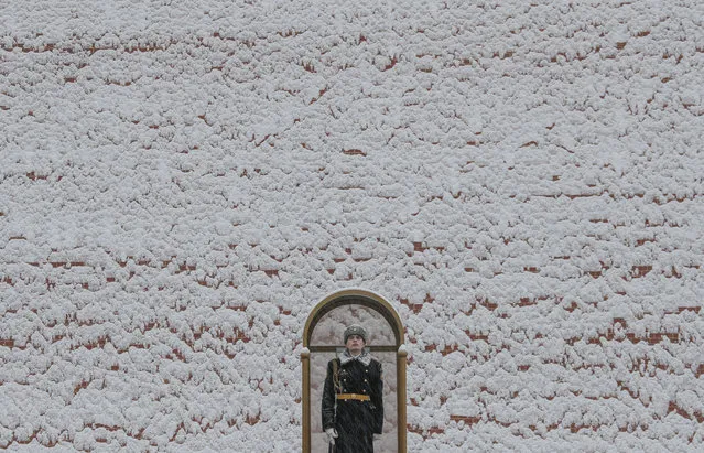 A honour guard stands at the Tomb of the Unknown Soldier by the Kremlin wall in Moscow, Russia on January 30, 2018. (Photo by Maxim Shemetov/Reuters)