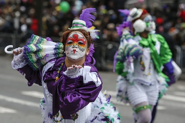 A clown blows a kiss during the 88th Macy's Thanksgiving Day Parade in New York November 27, 2014. (Photo by Eduardo Munoz/Reuters)