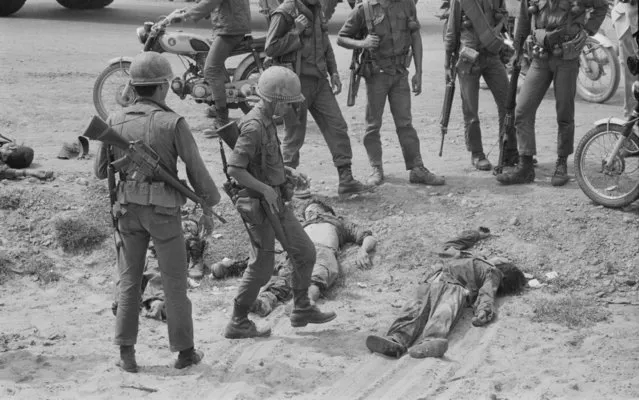South Vietnamese forces inspecting casualties during the Vietnam War, 12th April 1972. (Photo by Ian Brodie/Daily Express/Hulton Archive/Getty Images)