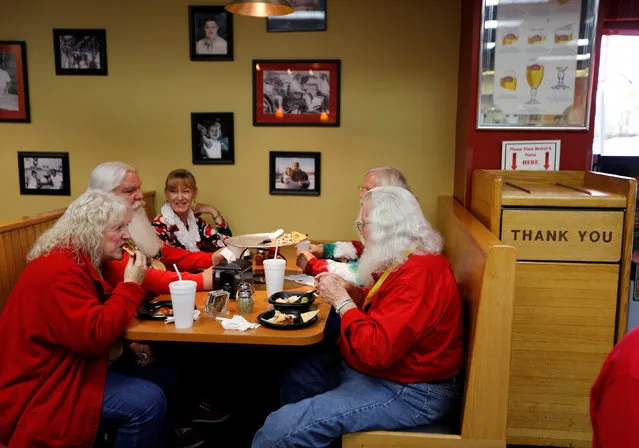 Santas and Mrs. Clauses enjoy lunch at Pizza Sam's on Main Street during a break from class at Charles W. Howard Santa Claus School in Midland, Michigan, U.S. October 27, 2016. (Photo by Christinne Muschi/Reuters)