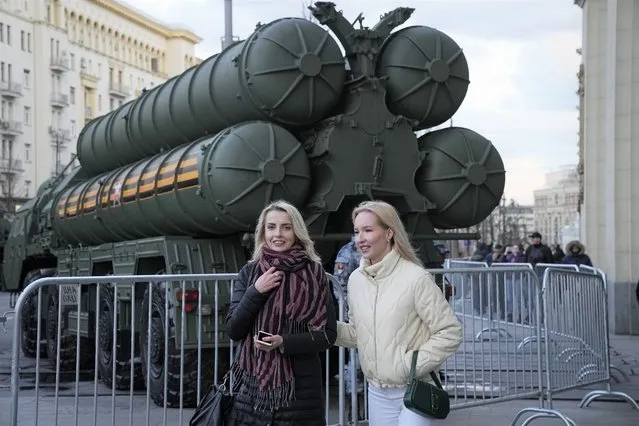 Women walk past a Russian S-400 anti-aircraft missile system prepared to roll down a street toward Red Square during a rehearsal for the Victory Day military parade in Moscow, Russia, Wednesday, May 4, 2022. The parade will take place at Moscow's Red Square on May 9 to celebrate 77 years of the victory in WWII. (Photo by Alexander Zemlianichenko/AP Photo)