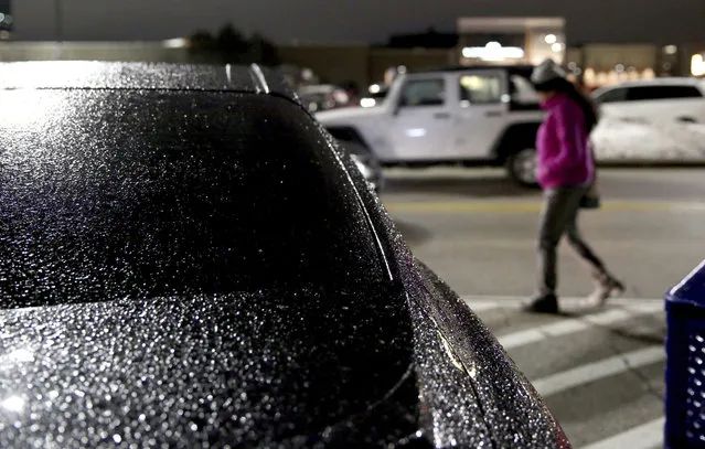 Ice gathers on vehicles at Woodfield Mall in Schaumburg, Ill., Tuesday, February 5, 2019. The National Weather Service says an ice storm sweeping across northern Illinois is expected to end earlier than expected. (Photo by Patrick Kunzer/Daily Herald via AP Photo)