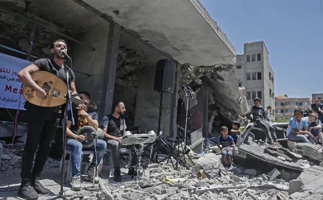 Members of the Palestinian band Dawaween perform during a musical event calling for a boycott of the Eurovision Song Contest hosted by Israel, on the rubble of a building that was recently destroyed by Israeli air strikes, in Gaza City on May 14, 2019. (Photo by Mahmud Hams/AFP Photo)