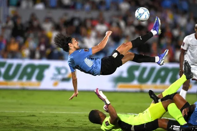 Uruguay's Edinson Cavani shoots to score a goal against Venezuela during the South American qualification football match for the FIFA World Cup Qatar 2022 at the Centenario stadium in Montevideo, on February 1, 2022. (Photo by Pablo Porciuncula/AFP Photo)