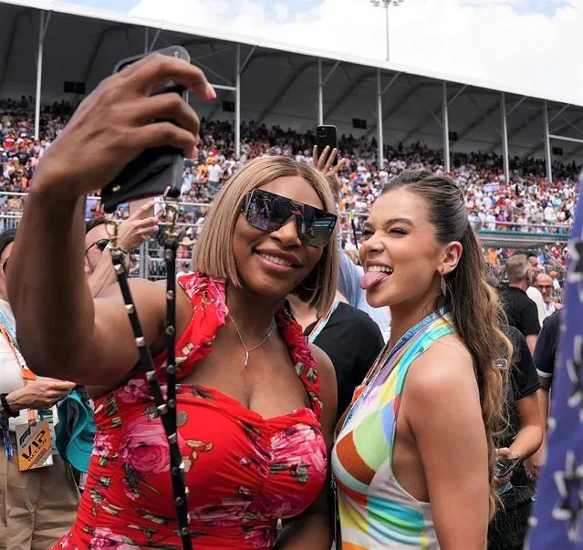 American actress and singer Hailee Steinfeld (R) snaps a selfie with American tennis player Serena Williams in the first decade of May 2022. (Photo by haileesteinfeld/Instagram)