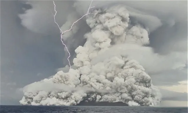 An eruption occurs at the underwater volcano Hunga Tonga-Hunga Ha’apai off Tonga, 14 January 2022. (Photo by Tonga Geological Services/Reuters)