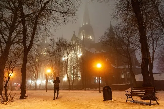 The church of St Olha and Elizabeth is shrouded by fog in Lviv, Ukraine on December 16, 2021. (Photo by Mykola Tys/SOPA Images/Rex Features/Shutterstock)