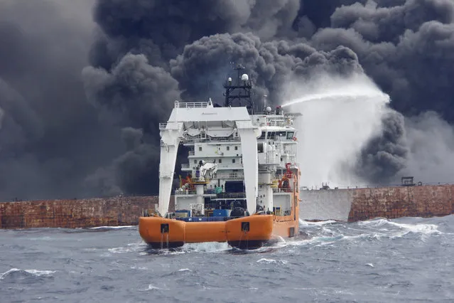 A rescue ship works to extinguish the fire on the burning Iranian oil tanker “Sanchi” in the East China Sea, in this January 12, 2018 picture provided by Shanghai Maritime Search and Rescue Centre and released by China Daily. An Iranian official said on January 14, 2018 there was no chance any crew members had survived among the 32 aboard an oil tanker on fire off the coast of China for more than a week. (Photo by Reuters/China Daily)