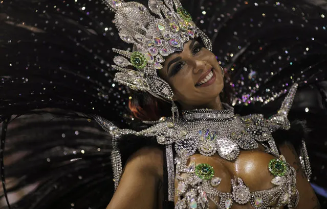 Drum queen Milena Nogueira from Imperio Serrano samba school performs during the first night of the Carnival parade at the Sambadrome in Rio de Janeiro, Brazil on February 12, 2018. (Photo by Ricardo Moraes/Reuters)