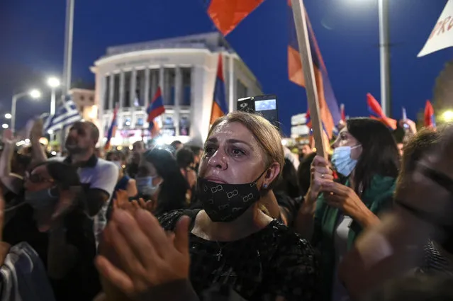 Protesters take part in a demonstration in support of Armenia, in the northern city of Thessaloniki, Greece, Saturday, October 3, 2020. Heavy fighting between Armenia and Azerbaijan continued Saturday in their conflict over the separatist territory of Nagorno-Karabakh, while Azerbaijan's president criticized the international mediators who have tried for decades to resolve the dispute. (Photo by Giannis Papanikos/AP Photo)