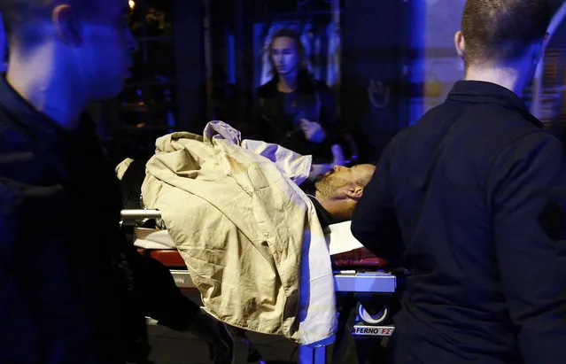 Rescuers evacuate an injured man on Boulevard des Filles du Calvaire, close to the Bataclan theater, early on November 14, 2015 in Paris, France. (Photo by Thierry Chesnot/Getty Images)