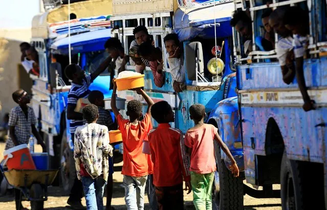 Ethiopian refugees who fled Tigray region, board courtesy buses at the Fashaga camp as they are transferred to Um-Rakoba camp on the Sudan-Ethiopia border, in Kassala state, Sudan on December 13, 2020. (Photo by Mohamed Nureldin Abdallah/Reuters)