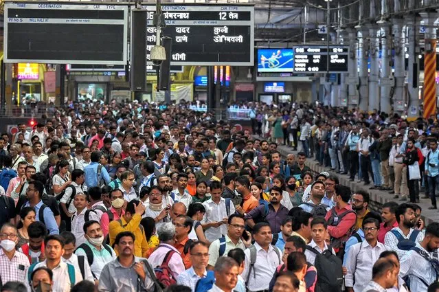 People crowd on platforms as they wait for their train at the Chhatrapati Shivaji Terminus (CST) railway station Mumbai on April 19, 2023. India is set to overtake China as the world's most populous country by the end of June, UN estimates showed on April 19, 2023, posing huge challenges to a nation with creaking infrastructure and insufficient jobs for millions of young people. (Photo by Punit Paranjpe/AFP Photo)