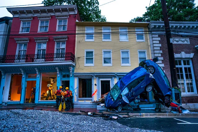 Rescue personnel examine damage on Main Street after a flash flood rushed through the historic town of Ellicott City, Maryland, USA, 27 May 2018. The National Weather Service stated as much as 9.5 inches of rain fell in the area. (Photo by Jim Lo Scalzo/EPA/EFE)