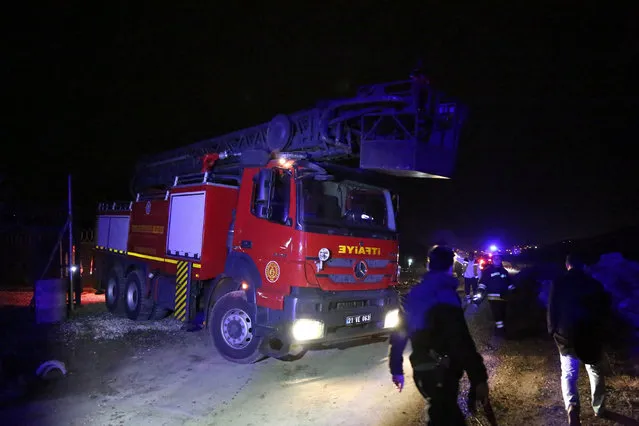 Fire trucks arrive for a search and rescue operation after a Turkish Air Force F-16 fighter jet crashed in an empty field in the southeastern city of Diyarbakir, Turkey, December 12, 2016. (Photo by Sertac Kayar/Reuters)