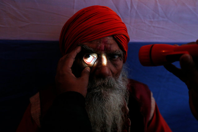 A Sadhu or a Hindu holy man undergoes an eye examination at a free eye-care camp organised by social workers at a makeshift shelter, before heading for an annual trip to Sagar Island for the one-day festival of “Makar Sankranti”, in Kolkata, India January 11, 2017. (Photo by Rupak De Chowdhuri/Reuters)