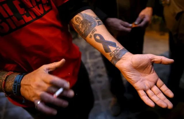 Paul Levely, a child s*x abuse victim, wears a t-shirt that says “no more silence” and shows a tattoo on his arm as he stands in front of the Quirinale hotel in Rome, Italy, February 28, 2016. Australian Cardinal George Pell will answer questions from the hotel put via video link by Australia's Royal Commission into Institutional Response to Child Sexual Abuse. Pell on Sunday becomes the highest-ranking Vatican official to testify on sexual abuse of children in the Catholic Church at a hearing that victims have flown half way around the world to attend. (Photo by Alessandro Bianchi/Reuters)