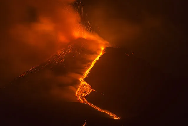 Lava flows  from the Mt Etna volcano as seen from Milo, Sicily, Monday, August 9, 2021. Europe's most active volcano remains active scattering ashes around a vastly populated area on its slopes. (Photo by Salvatore Allegra/AP Photo)