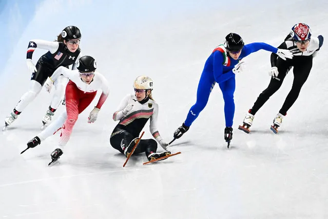 USA's Julie Letai, Poland's Kamila Stormowska, Germany's Anna Seidel, Italy's Arianna Fontana and South Korea's Kim A-lang compete in a quarter-final heat of the women's 1500m short track speed skating event during the Beijing 2022 Winter Olympic Games at the Capital Indoor Stadium in Beijing on February 16, 2022. (Photo by Anne-Christine Poujoulat/AFP Photo)