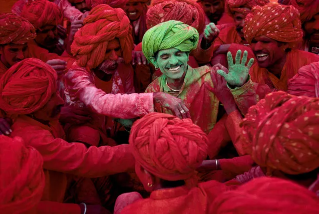 Villagers participating in the Holi Festival, Rajasthan, India, 1996. (Photo by Steve McCurry)