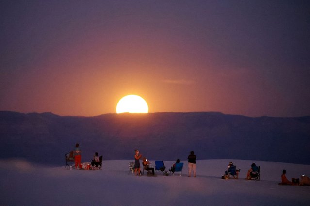 People gather to watch the Supermoon, known as the blue moon and “Sturgeon Moon” in White Sand National Park near Alamogordo, New Mexico, U.S., August 19, 2024. (Photo by Jose Luis Gonzalez/Reuters)