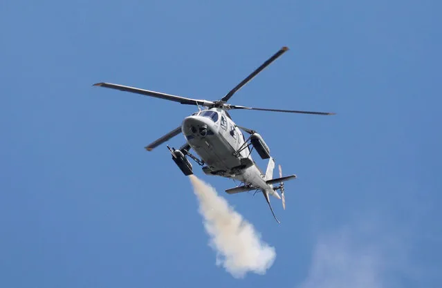 A Philippine Air Force attack helicopter fires a rocket as they continue to assault the Maute group in Marawi City in southern Philippines May 29, 2017. (Photo by Erik De Castro/Reuters)