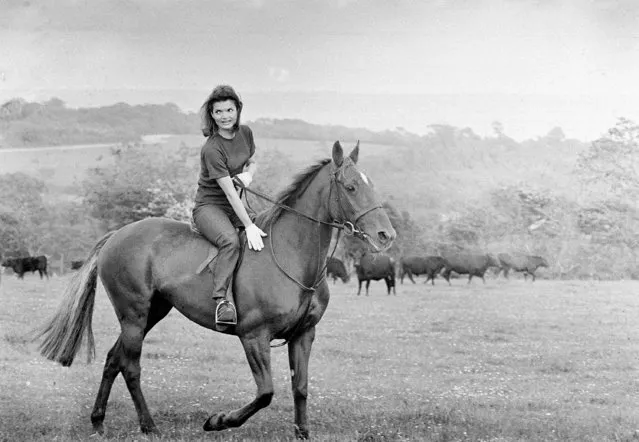 Jacqueline Kennedy rides through the fields near Woodtown House, in Waterford, southern Ireland, June 16, 1967. Mrs. Kennedy arrived with her two children for a private vacation. (Photo by Bob Dear/AP Photo)