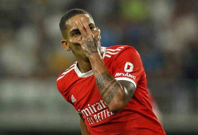 Gilberto of SL Benfica celebrates with team mates after scoring during Dynamo Kyiv v SL Benfica – UEFA Champions League Play-Off First Leg at LKS Stadium on August 17, 2022 in Lodz, Poland. (Photo by Kacper Pempel/Reuters)