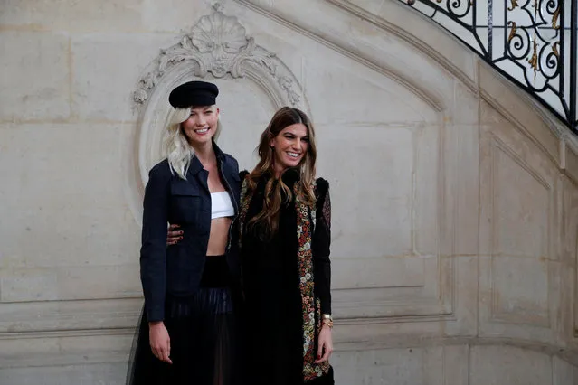 Model Karlie Kloss poses with model and socialite Bianca Brandolini d'Adda during a photocall before the Spring/Summer 2018 women's ready-to-wear collection show for fashion house Dior during Paris Fashion Week, France, September 26, 2017. (Photo by Philippe Wojazer/Reuters)