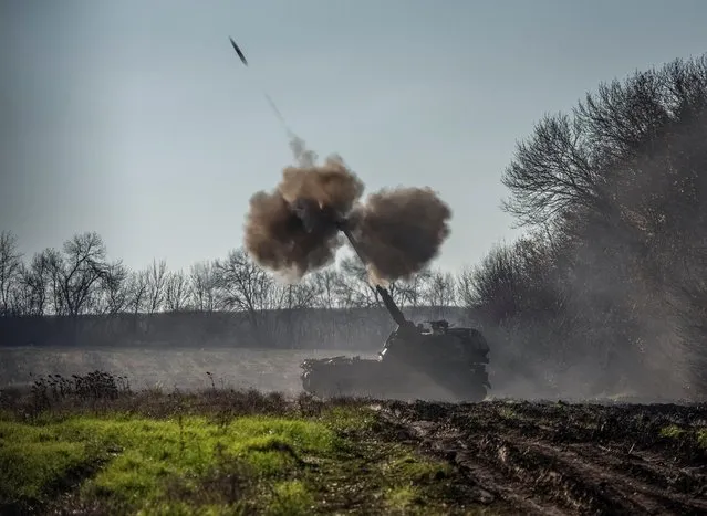 Ukrainian servicemen fire a Polish self-propelled howitzer Krab toward Russian positions, amid Russia's attack on Ukraine, on a frontline in Donetsk region, Ukraine on November 8, 2022. (Photo by Oleksandr Ratushniak/Reuters)